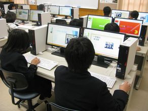 ６年生　情報の学習（パワーポイントを使って）