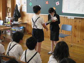 教育実習生への感謝の会（４年生）