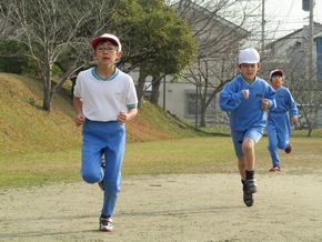 体を鍛える　持久走大会