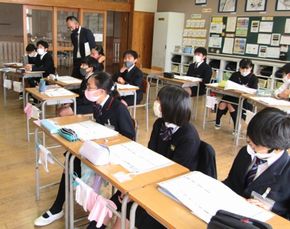 考えをもち、交流する（６年生－社会）