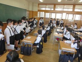 学校となかよし（１年生ー生活科）　　　　　　　　　１年生となかよし（２年生－生活科）