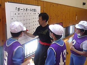 熱戦！ポートボール！（５・６年生ー体育）