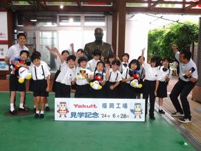 ヤクルト工場見学（３年生ー社会科見学）