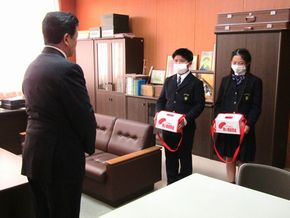 赤い羽根募金贈呈式