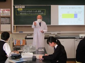 気体の中でろうそくの火は？（５年生ー理科）