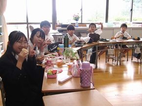 縦割り活動（お弁当・遊び・掃除）