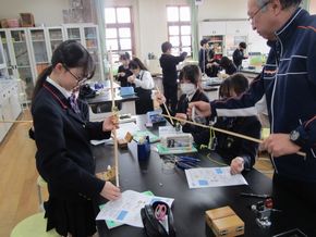 「てこ」を利用して･･･モビールづくり（5年生－理科）