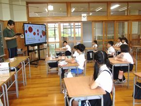 ランタンの飾り物づくり！（３年生ー図工）